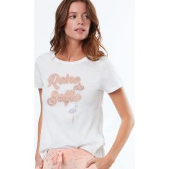 Etam - Top piżamowy Kim. Szare piżamy marki Etam, z nadrukiem, z bawełny, z okrągłym kołnierzem. W wyprzedaży za 34.90 zł.