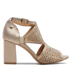 Sandały Maciejka. Żółte sandały Maciejka, bez wzorów, bez obcasa, na słupku, bez zapięcia. Za 399.99 zł.