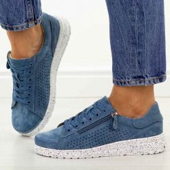 Niebieskie zamszowe skórzane półbuty damskie Jezzi 137. Niebieskie półbuty wsuwane Jezzi, na jesień, w ażurowe wzory, z jeansu, casualowe, bez obcasa, na płaskiej podeszwie. Za 239.00 zł.