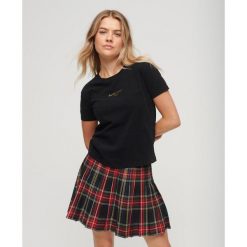 Luksusowa, dopasowana krótka koszulka sportowa z logo. Czarne t-shirty sportowe Superdry, bez wzorów, bez ramiączek. W wyprzedaży za 110.25 zł.