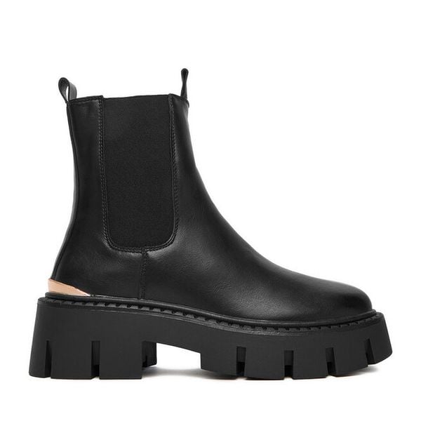 Sztyblety DeeZee. Czarne botki DeeZee, bez wzorów, bez obcasa, na płaskiej podeszwie, bez zapięcia. Za 199.99 zł.