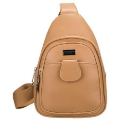 Sportowa beżowa saszetka damska na ramię nerka crossbody ze skóry ekologicznej Peterson. Brązowe nerki i saszetki Peterson, bez wzorów, ze skóry ekologicznej, sportowe, bez dodatków. Za 94.99 zł.