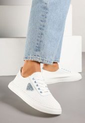 Biało-Niebieskie Tenisówki z Cholewką z Perforacją i Ozdobną Aplikacją Emmio. Białe trampki Renee, z aplikacjami, z jeansu, eleganckie, bez zapięcia. W wyprzedaży za 35.99 zł.