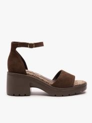 Ciemnobrązowe sandały na traperowym spodzie. Brązowe sandały Ryłko, bez wzorów, ze skóry, bez obcasa, na platformie, bez zapięcia. Za 349.99 zł.