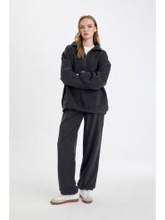 DeFacto Spodnie dresowe w kolorze czarnym rozmiar: XL. Czarne spodnie dresowe DeFacto, bez wzorów, z dresówki. Za 73.99 zł.