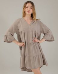 Beżowa sukienka w grochy. Brązowe sukienki Unisono, s, bez wzorów, z wiskozy, bez kołnierzyka, bez ramiączek, oversize. Za 159.00 zł.