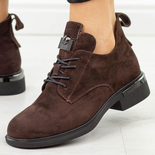 Brązowe skórzane botki damskie Vinceza 89151. Brązowe botki VINCEZA, bez wzorów, z dzianiny, eleganckie, z okrągłym noskiem, bez obcasa, na obcasie, bez zapięcia. Za 339.00 zł.
