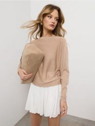 Sweter z domieszką wiskozy i metalizowaną nicią - złoty. Żółte swetry Sinsay, l, bez wzorów, z wiskozy, bez ramiączek. Za 39.99 zł.