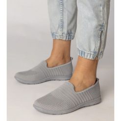 Szare damskie tenisówki. Szare trampki bez wzorów, z jeansu, eleganckie, bez zapięcia. Za 89.18 zł.