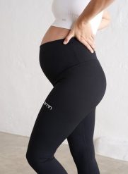 Damskie legginsy ciążowe z wysokim stanem, squat proof Aim High czarne. Czarne legginsy AIM'N, bez wzorów, z elastanu. Za 297.00 zł.