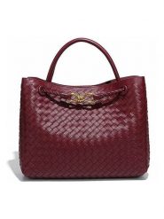 SUVRAI Torebka w kolorze bordowym - 30 x 23 x 13 cm rozmiar: onesize. Czerwone torebki klasyczne SUVRAI, bez wzorów, z materiału, bez dodatków. Za 152.99 zł.