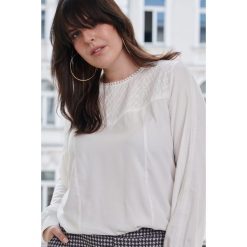 Bluzka Damska Martina Plus Size Ekri. Czarne bluzki blue shadow, plus size, bez wzorów, z bawełny, bez kołnierzyka, plus size, bez ramiączek. Za 229.90 zł.