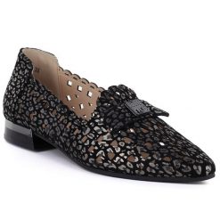 Skórzane półbuty damskie ażurowe czarne Cambell 35307. Czarne półbuty wsuwane Cambell, w ażurowe wzory, ze skóry, bez obcasa. Za 199.99 zł.