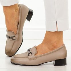 Beżowe skórzane półbuty damskie na obcasie Vinceza 39978. Brązowe półbuty wsuwane VINCEZA, na jesień, z aplikacjami, z jeansu, biznesowe, bez obcasa, na obcasie. Za 219.00 zł.