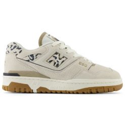 Buty sportowe New Balance BBW550QA beżowy. Brązowe buty treningowe bez wzorów, z materiału, bez zapięcia. Za 765.44 zł.