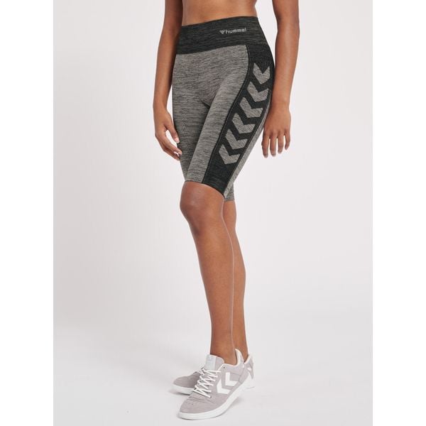 Damskie buty z wysokim stanem Hummel hmlClea. Czarne szorty Hummel, bez wzorów. Za 129.00 zł.