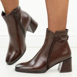 Brązowe botki damskie na obcasie Vinceza 58660. Brązowe botki VINCEZA, bez wzorów, z jeansu, eleganckie, z okrągłym noskiem, bez obcasa, na obcasie, bez zapięcia. Za 219.00 zł.