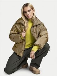 ONLY Kurtka zimowa Pippi 15322803 Brązowy Regular Fit. Brązowe kurtki ONLY, na zimę, xs, bez wzorów, z syntetyku, bez kaptura. Za 199.99 zł.