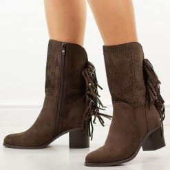 D.Brązowe ażurowe botki damskie na obcasie M.Daszyński 2337-15. Brązowe botki M.Daszyński, w ażurowe wzory, z jeansu, boho, bez obcasa, na obcasie, bez zapięcia. Za 219.00 zł.