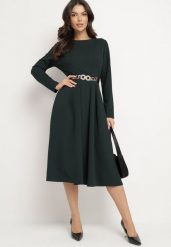 Ciemnozielona Elegancka Sukienka Rozkloszowana Temarielis. Zielone sukienki Born2be, s, bez wzorów, eleganckie, bez kołnierzyka, bez ramiączek, midi, oversize. W wyprzedaży za 110.49 zł.
