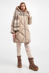 Płaszcz puchowy Milord WEEKEND MAX MARA. Brązowe płaszcze Weekend Max Mara, bez wzorów, z puchu, z kapturem. W wyprzedaży za 2,384.25 zł.