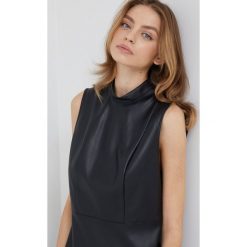 Sisley bluzka damska kolor czarny gładka. Czarne bluzki Sisley, s, bez wzorów, bez kołnierzyka, bez ramiączek. W wyprzedaży za 234.99 zł.