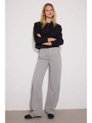 Trendyol Spodnie w kolorze szarym rozmiar: 34. Szare spodnie materiałowe Trendyol, bez wzorów, z lyocellu, z podwyższonym stanem. Za 86.99 zł.