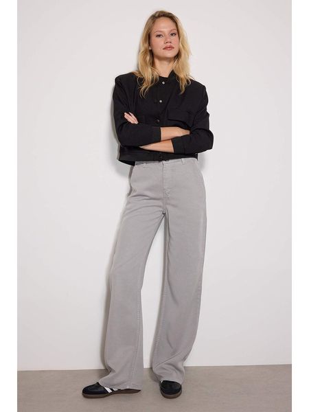 Trendyol Spodnie w kolorze szarym rozmiar: 40. Szare spodnie materiałowe Trendyol, bez wzorów, z lyocellu, z podwyższonym stanem. Za 86.99 zł.