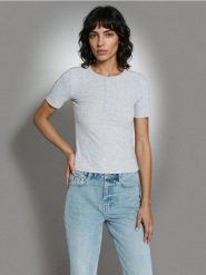 Bluzka z wiskozą - szary. Szare bluzki Sinsay, l, bez wzorów, z wiskozy, bez kołnierzyka, bez ramiączek. Za 19.99 zł.