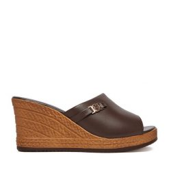 Klapki Lasocki. Brązowe klapki Lasocki, bez wzorów, bez obcasa, bez zapięcia. Za 179.99 zł.