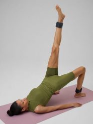 4F Top do jogi slim szybkoschnący damski - oliwkowy M. Brązowe topy 4f, m, bez wzorów, z włókna, klasyczne, bez kołnierzyka, bez ramiączek. Za 99.99 zł.