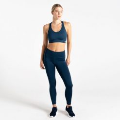 Legginsy turystyczne damskie Influential. Niebieskie legginsy Dare 2b, bez wzorów, sportowe. W wyprzedaży za 129.99 zł.