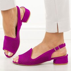 Fuksja ażurowe skórzane Polskie sandały damskie na obcasie Deoni D521C. Czerwone sandały Deoni, w ażurowe wzory, ze skóry, eleganckie, bez obcasa, na obcasie, bez zapięcia. Za 419.00 zł.