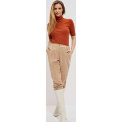 Golf z krótkim rękawem. Brązowe swetry MOODO, l, bez wzorów, z bawełny, bez ramiączek. Za 54.99 zł.