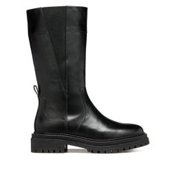 Kozaki Geox. Czarne kozaki Geox, bez wzorów, bez obcasa, na płaskiej podeszwie, bez zapięcia. Za 799.99 zł.
