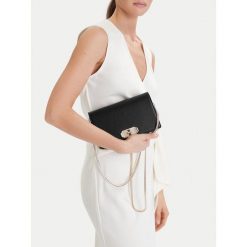 Torebka Nine West. Czarne kopertówki Nine West, bez wzorów, wizytowe, bez dodatków. Za 219.99 zł.