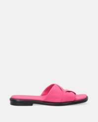 KLASYCZNE KLAPKI W KOLORZE RÓŻOWYM 98652 811 FUXIA. Czerwone klapki Venezia, bez wzorów, ze skóry, klasyczne, bez obcasa, bez zapięcia. Za 199.00 zł.