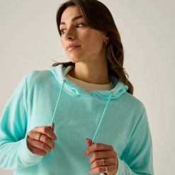 Damska bluza Mayse Marl. Niebieskie bluzy z kapturem Regatta, m, bez wzorów, z bawełny, z kapturem, trekkingowe. Za 179.99 zł.