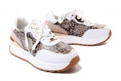 GOE LL2N4070 white/gold, półbuty sportowe damskie. Białe półbuty wsuwane GOE, bez wzorów, ze skóry, sportowe, bez obcasa, na koturnie. Za 262.43 zł.