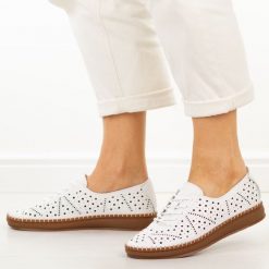 Białe skórzane półbuty damskie Filippo Dp6830/26. Białe półbuty wsuwane Filippo, na lato, bez wzorów, z jeansu, biznesowe, bez obcasa. Za 219.00 zł.