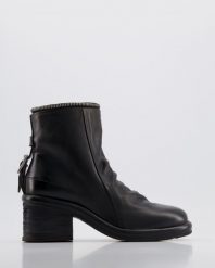 BOTKI Z SUWAKIEM A95204 NERO. Botki Venezia, bez wzorów, ze skóry, bez obcasa, bez zapięcia. Za 499.00 zł.