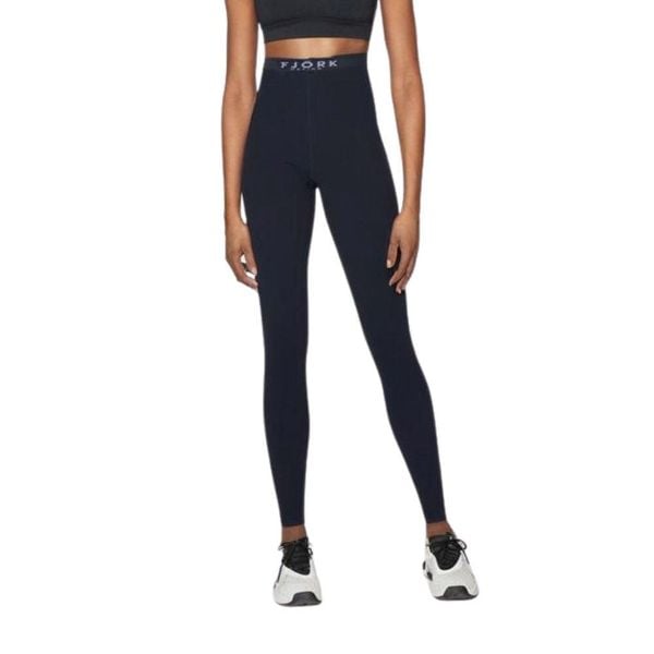 Damskie legginsy termoaktywne ze 100% wełny merynosów - Bjork 210. Czarne bielizna termoaktywna damska FJORK MERINO, bez wzorów, z wełny, bez ramiączek, narciarskie. W wyprzedaży za 249.00 zł.