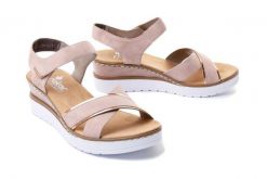RIEKER V38G9-31 rose, sandały damskie. Czerwone sandały Rieker, bez wzorów, bez obcasa, na koturnie, bez zapięcia. Za 299.90 zł.