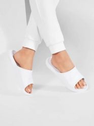 Japonki Nike Victori One, Kobiety. Białe japonki Nike, bez wzorów, z gumy. Za 262.00 zł.