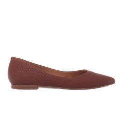 Marco Shoes Subtelne balerinki brązowe. Brązowe baleriny z aplikacjami, ze skóry, klasyczne, ze szpiczastym noskiem, bez obcasa, bez zapięcia. W wyprzedaży za 359.00 zł.