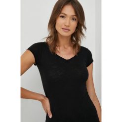 Sisley t-shirt damski kolor czarny. Czarne t-shirty Sisley, bez wzorów, z dzianiny, bez kołnierzyka, bez ramiączek. Za 99.99 zł.
