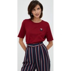Tommy Hilfiger t-shirt bawełniany kolor bordowy. Czerwone t-shirty Tommy Hilfiger, l, z aplikacjami, z bawełny, bez kołnierzyka, bez ramiączek. Za 229.99 zł.