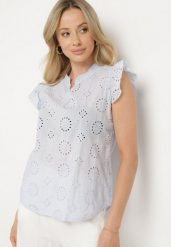 Jasnoniebieska Ażurowa Bluzka z Bawełny z Falbankami Emzekia. Niebieskie bluzki Born2be, l, w ażurowe wzory, z bawełny, eleganckie, bez kołnierzyka, bez ramiączek. Za 69.99 zł.
