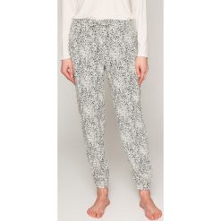 Calvin Klein Underwear - Spodnie piżamowe. Szare piżamy marki Calvin Klein Underwear, z materiału. W wyprzedaży za 119.90 zł.