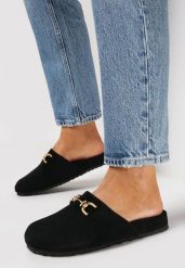 Czarne Klapki z Imitacji Zamszu i Klamerką Carva. Czarne klapki Born2be, bez wzorów, eleganckie, bez obcasa, na płaskiej podeszwie, bez zapięcia. Za 79.99 zł.